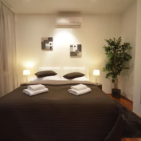 Apartman Mit Terrasse By Interhome